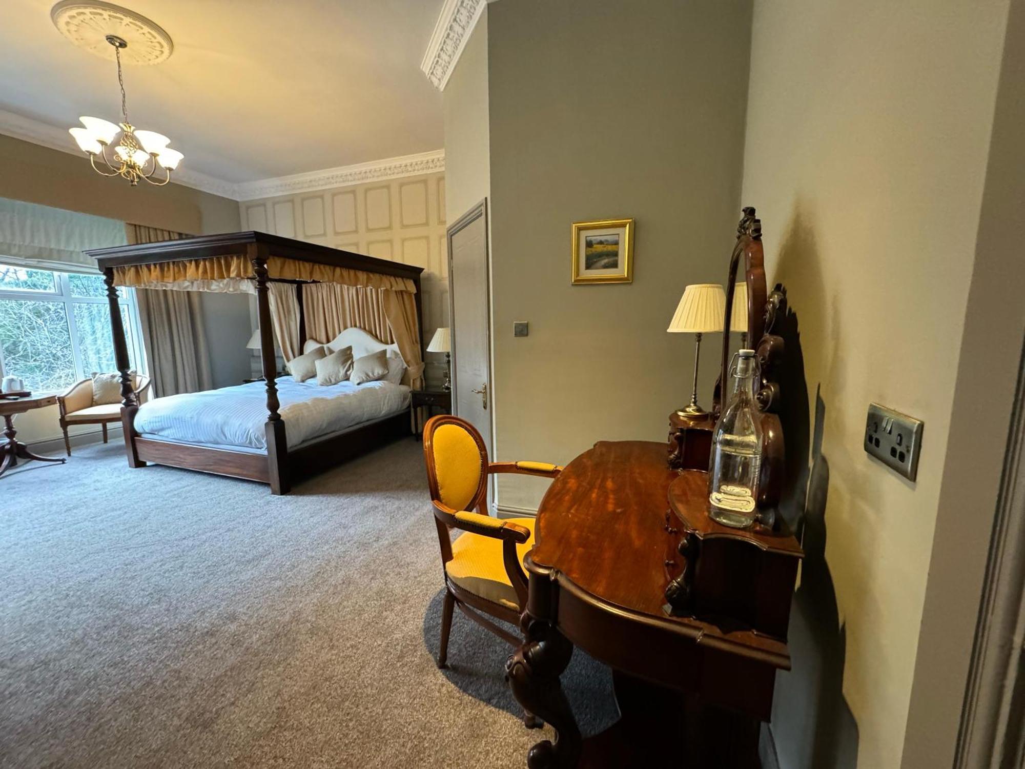 Tre-Ysgawen Hall & Spa Ллангефни Экстерьер фото